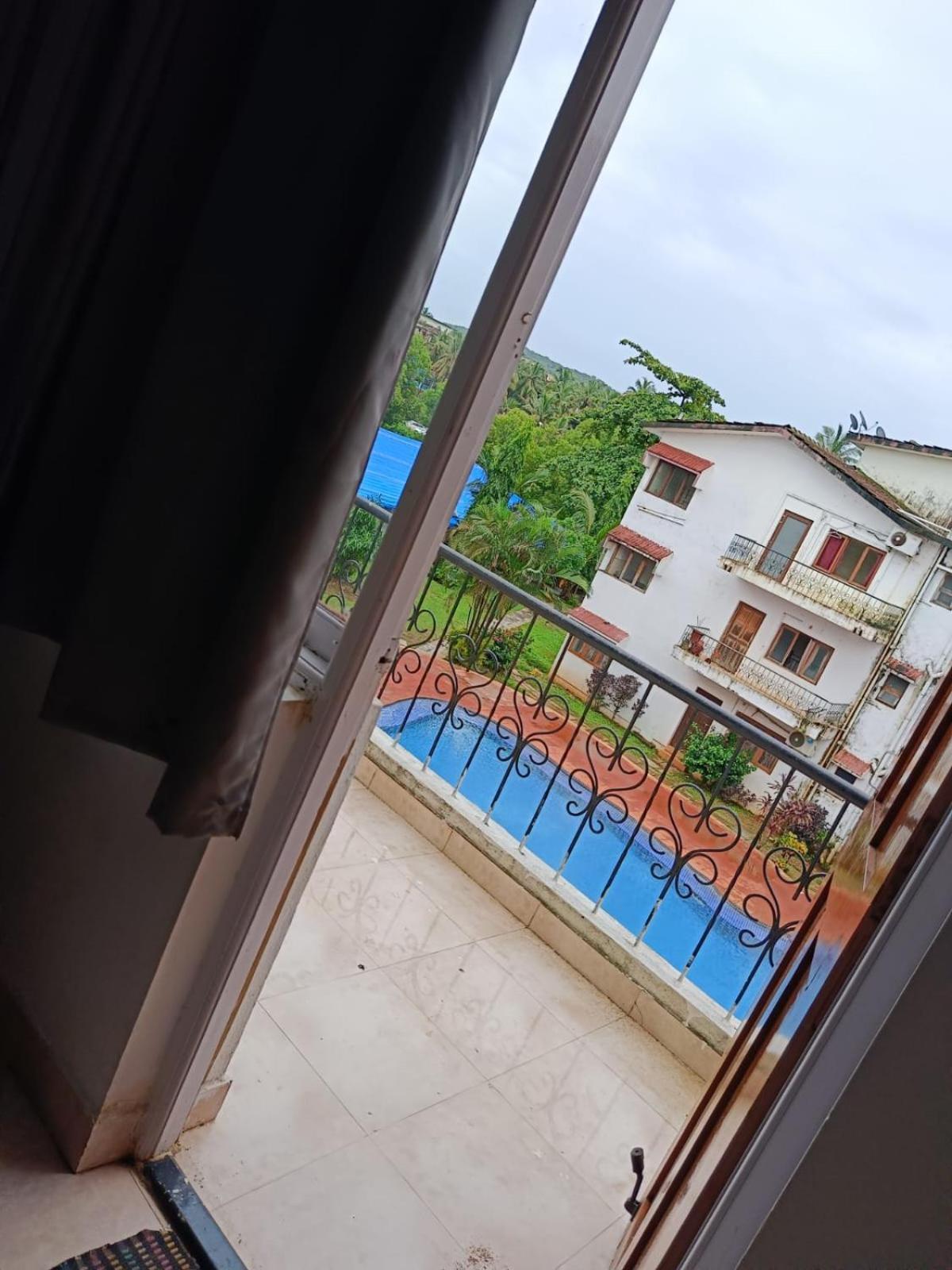Ronne'S Little Baga Service Apartments Exterior foto